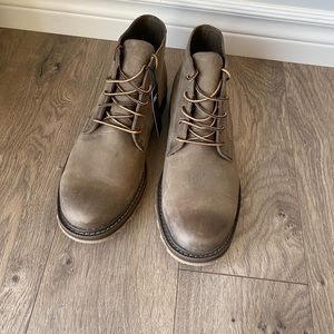 Brand new men’s size 9 Sorel Masson shoes.